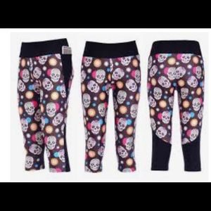 NWT Lotus Capri leggings colorful SKULLS LEGGINGS
